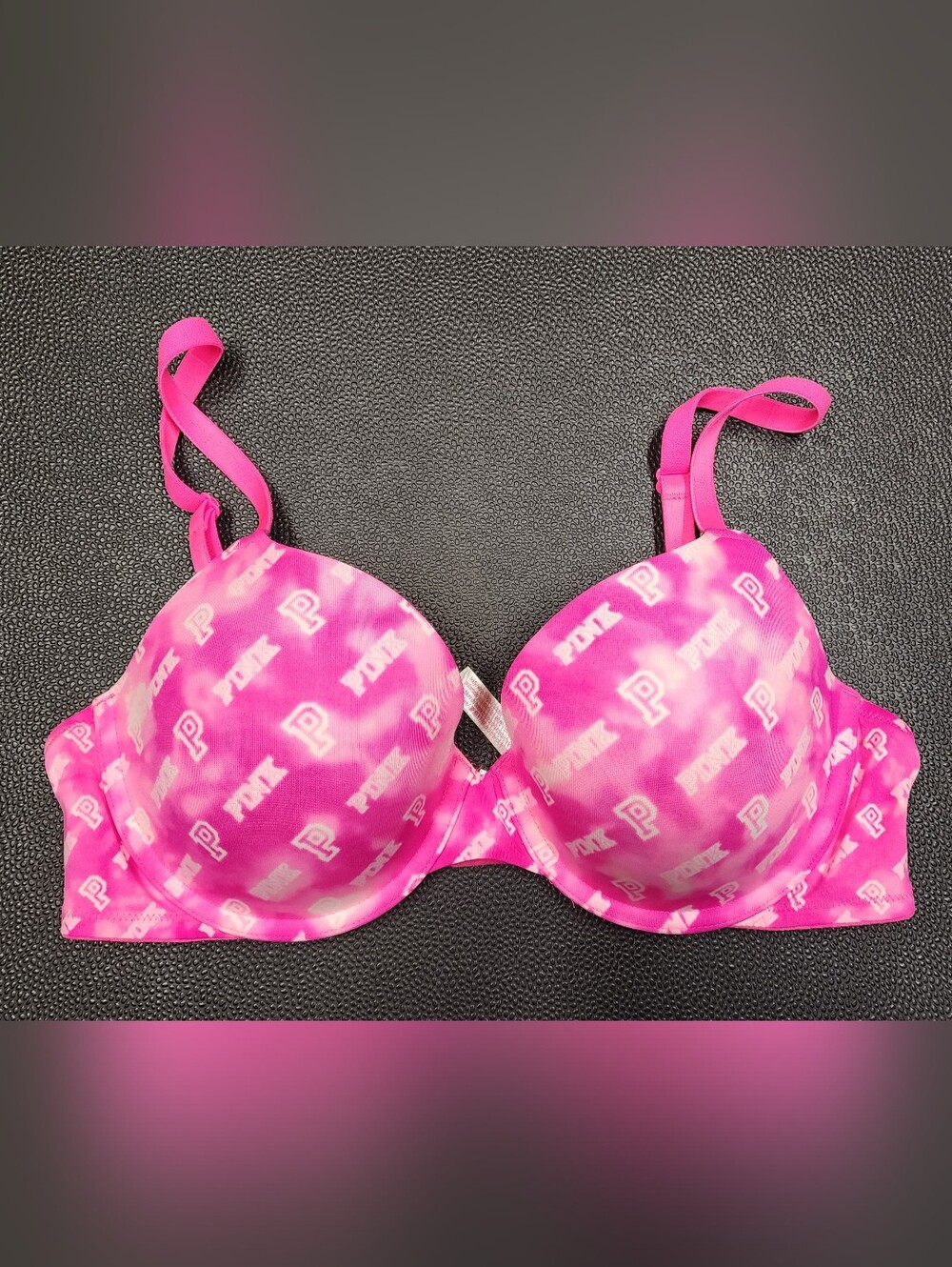 SZ 36C VS PINK TIE DYE WEAR EVERYWHERE LIGHTLY LINED  T-SHIRT BRA.